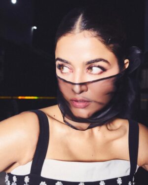 Wamiqa Gabbi Instagram - But I don’t know what you on
Feels so right to do wrong 💅🏼
…………………………………………………….
Styled by @mohitrai and team ✨
💄 @vaishnavisingh2.0 
💆🏻‍♀️ @hairbysanjanag 
📸 @amannagoshe