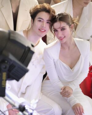 Wannarot Sonthichai Instagram - Working with my life partner❤️ @mac_waang 
พ่อไมโครเวฟของหนู:)
.
ขอบคุณทางผู้จัดงาน ขอบคุณหมอกลาง หมอต่อ @dermatige_aesthetics พี่ๆสื่อมวลชนทุกช่องทาง รวมถึงแฟนคลับทุกคนที่มาหามาให้กำลังใจคู่เราด้วยนะคะ ขอให้ทุกคนมีแต่ความสุขเช่นกันนะคะ🙏🏻💕