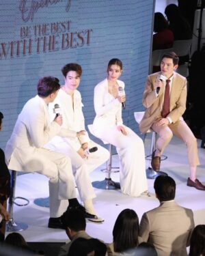 Wannarot Sonthichai Instagram - Working with my life partner❤️ @mac_waang 
พ่อไมโครเวฟของหนู:)
.
ขอบคุณทางผู้จัดงาน ขอบคุณหมอกลาง หมอต่อ @dermatige_aesthetics พี่ๆสื่อมวลชนทุกช่องทาง รวมถึงแฟนคลับทุกคนที่มาหามาให้กำลังใจคู่เราด้วยนะคะ ขอให้ทุกคนมีแต่ความสุขเช่นกันนะคะ🙏🏻💕