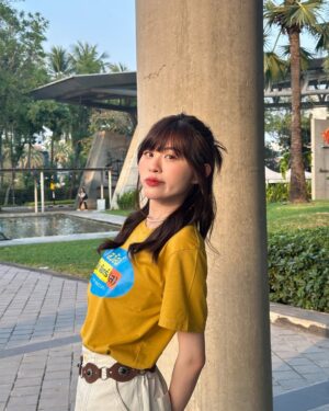 Warisara Jitpreedasakul Instagram - #happymondays เข้าโรงแย้วววว💛!
กิมจิ จิดาภา เปิดเครื่องพร้อมด่าแล้วค่ะะะ55555555

หนังเรื่องที่2ในชีวิตของเบล ขอบคุณพี่ก่อ @penkor และพี่ๆทุกคนที่ชวนนุมาเล่นหนังเรื่องนี้ เป็นประสบการณ์ที่ดีมากๆในชีวิตนุ ขอบคุณพี่ๆนักแสดงทุกคนและพี่ๆทีมงานคุณภาพทุกคนที่ทำงานกันอย่างขันแข็ง พี่ๆเก่งมากกกก ดีใจและภูมิใจมากๆที่ได้มาเล่นหนังเรื่องนี้ ทุกคนทุ่มสุดตัวโก่งงงมาก5555555 ฝากหนังเรื่องนี้ไว้กับทุกคนด้วยนะค้าบบ เชื่อว่าจะเป็นหนังที่ให้อะไรทุกคนหลังดูจบแน่นอน และเตรียมปอดมาด้วย เพราะขำปอดโยกกันแน่นอน52515255251 

ปล.ดูหนังเรื่องนี้ที่ไหนไม่สนุกเท่าดูในโรงงง!!! ไปจ้าา ปอดโยกกันจ้าาาาา5252552525252552 // ขำแบบGen Z