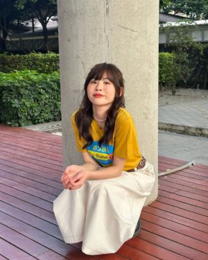 Warisara Jitpreedasakul Instagram - #happymondays เข้าโรงแย้วววว💛!
กิมจิ จิดาภา เปิดเครื่องพร้อมด่าแล้วค่ะะะ55555555

หนังเรื่องที่2ในชีวิตของเบล ขอบคุณพี่ก่อ @penkor และพี่ๆทุกคนที่ชวนนุมาเล่นหนังเรื่องนี้ เป็นประสบการณ์ที่ดีมากๆในชีวิตนุ ขอบคุณพี่ๆนักแสดงทุกคนและพี่ๆทีมงานคุณภาพทุกคนที่ทำงานกันอย่างขันแข็ง พี่ๆเก่งมากกกก ดีใจและภูมิใจมากๆที่ได้มาเล่นหนังเรื่องนี้ ทุกคนทุ่มสุดตัวโก่งงงมาก5555555 ฝากหนังเรื่องนี้ไว้กับทุกคนด้วยนะค้าบบ เชื่อว่าจะเป็นหนังที่ให้อะไรทุกคนหลังดูจบแน่นอน และเตรียมปอดมาด้วย เพราะขำปอดโยกกันแน่นอน52515255251 

ปล.ดูหนังเรื่องนี้ที่ไหนไม่สนุกเท่าดูในโรงงง!!! ไปจ้าา ปอดโยกกันจ้าาาาา5252552525252552 // ขำแบบGen Z