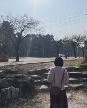 Won Jin-ah Instagram - 말할 수 없는 비밀 추억☀️ 
이제 극장에서 만나요🎹