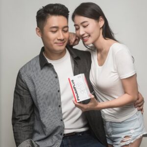 Xenia Chong Instagram - 💖💖💖
好開心呀💓
襯住今日情人節有事要宣布呀❣️
想送份有啲意思嘅「加油」禮物 💪
陪你過更「精」彩的每一晚
愛就要大大力咁愛