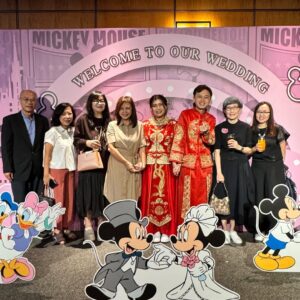 Xiang Yun Instagram - 喜气洋洋！新传媒嫁女儿～慧霖，新郎也是公司的孩子～Wang。
慧霖是我合作最多次的统筹，她温柔善良、可爱可亲、认真尽责、任劳任怨。今天她出嫁，我心里的喜悦和感动真是难以形容，就像自己嫁女儿一样。🥰🥰🥰
在别开生面的喜宴上，笑声不断，喜乐气氛中，衷心祝福亲爱的慧霖与Wang 永结同心、幸福美满、早生贵子。💕💕💕🥂🥂🥂