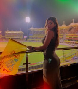 Actress Yaashika Aanand HD Photos and Wallpapers August 2025