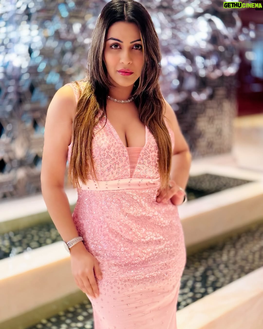 Yamini Malhotra - 11.1K Likes - Pink 👄