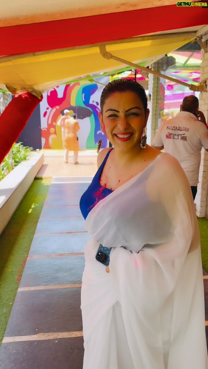 Yamini Malhotra - 11.6K Likes - Happy Holi my Lovely Lovely lovely people … wishing you all lots of Happiness and Love ❤️
#happyholi #holi #holiparty
