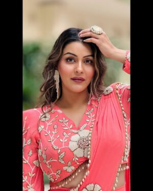 Yamini Malhotra Instagram - Sweet Feelings 😍
Saree from @silai_bhartimittal 
.
#pinksaree #peachsaree #saree #sarees #sareelook #sareelove #sareelovers #designersareemumbai #designerssaree
