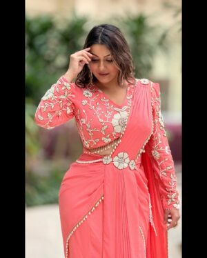 Yamini Malhotra Instagram - Sweet Feelings 😍
Saree from @silai_bhartimittal 
.
#pinksaree #peachsaree #saree #sarees #sareelook #sareelove #sareelovers #designersareemumbai #designerssaree