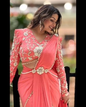 Yamini Malhotra Instagram - Sweet Feelings 😍
Saree from @silai_bhartimittal 
.
#pinksaree #peachsaree #saree #sarees #sareelook #sareelove #sareelovers #designersareemumbai #designerssaree