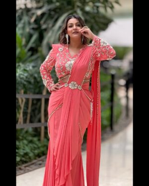 Yamini Malhotra Instagram - Sweet Feelings 😍
Saree from @silai_bhartimittal 
.
#pinksaree #peachsaree #saree #sarees #sareelook #sareelove #sareelovers #designersareemumbai #designerssaree
