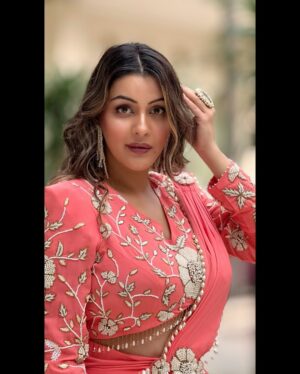 Yamini Malhotra Instagram - Sweet Feelings 😍
Saree from @silai_bhartimittal 
.
#pinksaree #peachsaree #saree #sarees #sareelook #sareelove #sareelovers #designersareemumbai #designerssaree