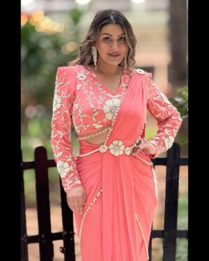Yamini Malhotra Instagram - Sweet Feelings 😍
Saree from @silai_bhartimittal 
.
#pinksaree #peachsaree #saree #sarees #sareelook #sareelove #sareelovers #designersareemumbai #designerssaree