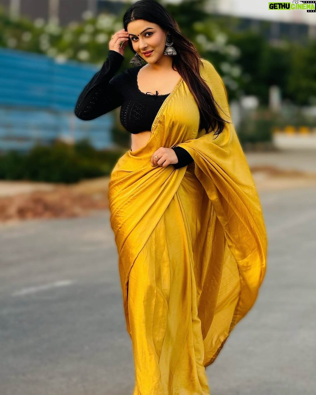 Yamini Malhotra - 17.6K Likes - Shayri Layak Photo ❤️