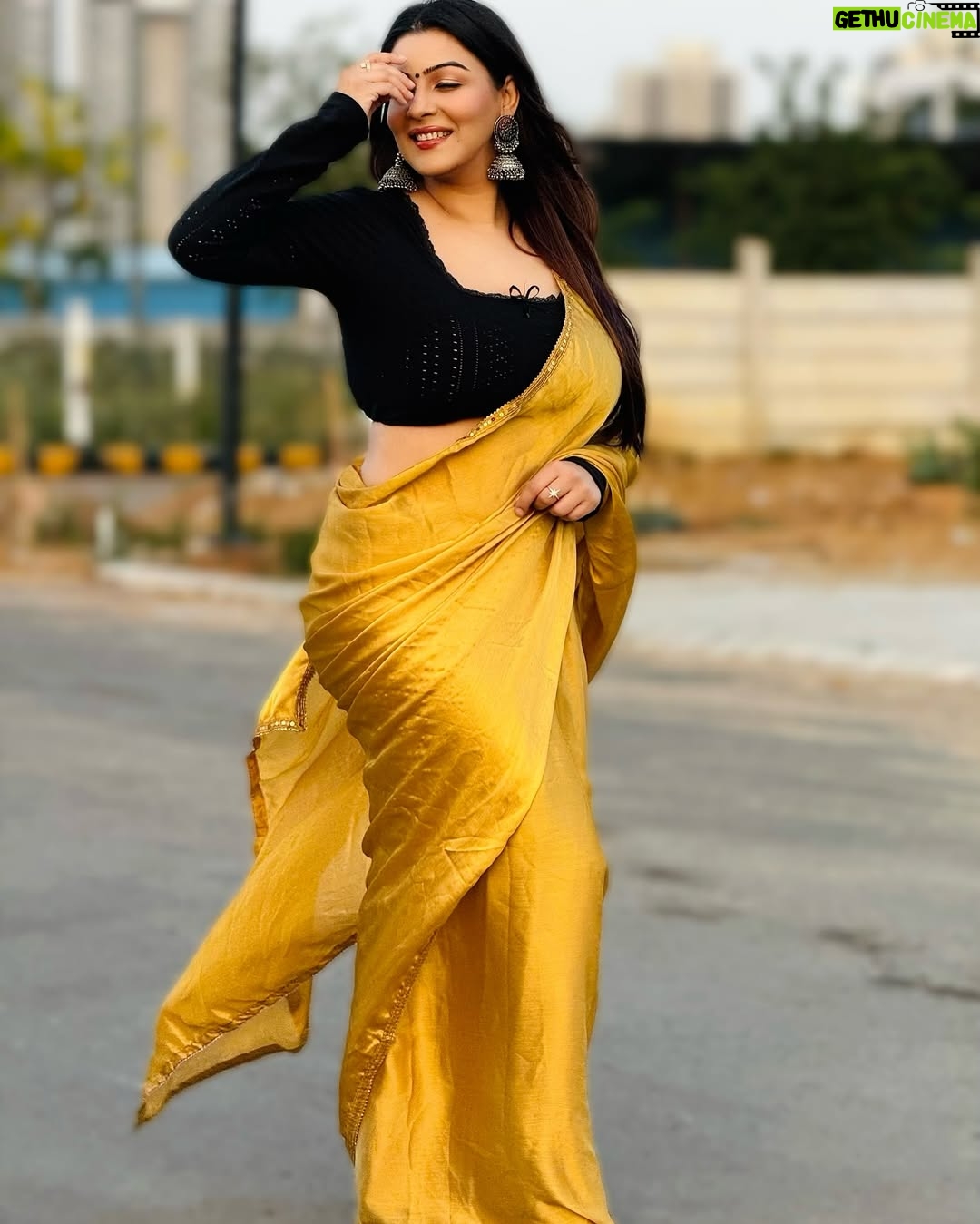 Yamini Malhotra - 17.6K Likes - Shayri Layak Photo ❤️