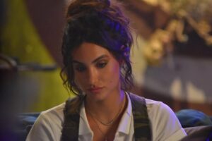 Yara Azmy Instagram - الفيلم ده هيفضل ليه مكانه خاصة في قلبي علشان حقيقي استمتعت بكل لحظة بالشغل فيه… ده غير ان كنت بجد محظوظة ان اشتغل مع ناس روحها حلوة كده 🤍 

#BTS  من فيلم دراكورع

Now in cinemas