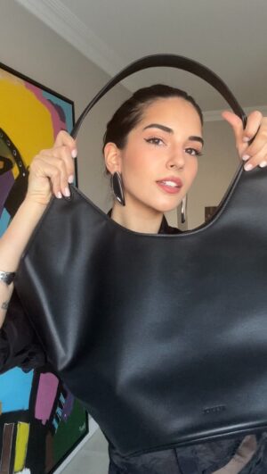 Yasemin Yazıcı Instagram - @ipekyoltr ile zahmetsizce şık, her zaman ikonik 🖤 #işbirliği