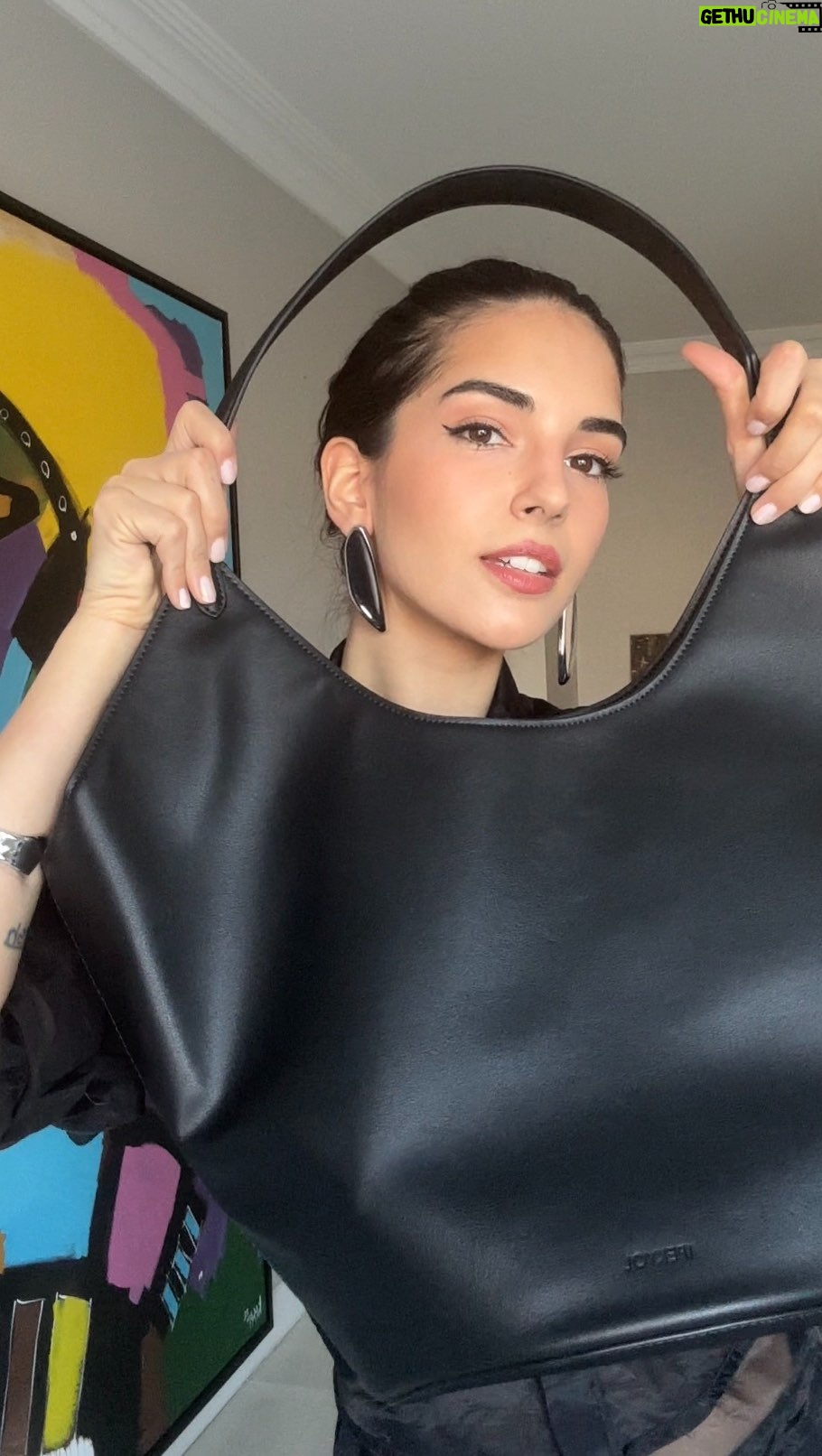 Yasemin Yazıcı - 31.8K Likes - @ipekyoltr ile zahmetsizce şık, her zaman ikonik 🖤 #işbirliği