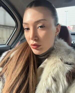 Yasmin Erbil Instagram - 