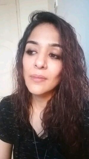 Yasra Rizvi Instagram - Lafz by Yasra Rizvi

Listening to this ghazam again in @sarmadkhoosat 's show Ba-Adab Khoosat reminded me how much I love this piece I wrote around 4 years ago and inspite of it how much I still love words 😂 its a legit love-hate relationship but it is what it is. Have a great sunday 🖤

#poetry #urdupoetry #urdu #ghazam #yasrarizvi