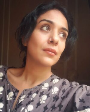 Yasra Rizvi Instagram - Main iss qadar haar jaaoon ga .. Tum jeet ker pachtaao ge!

میں اسقدر ہار جاؤں گا 
تم جیت کر پچھتاؤ گے

#jaunelia #poetry