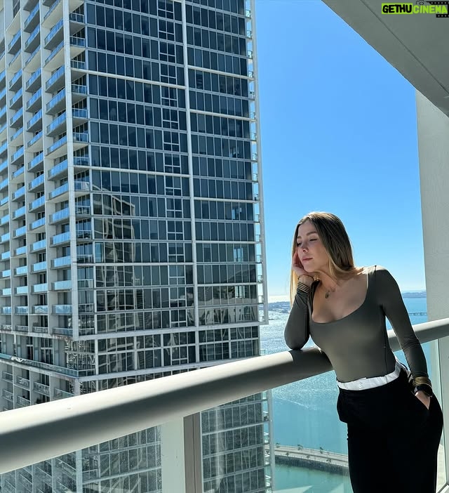 Yelena Maciel - 10.1K Likes - 🩶