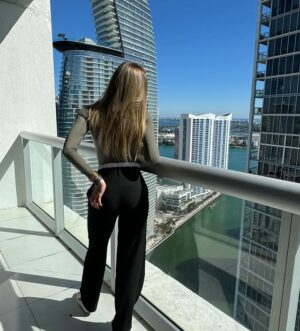 Yelena Maciel Instagram - 🩶