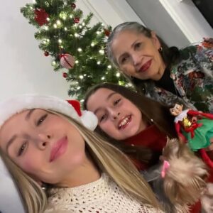 Yelena Maciel Instagram - 🎄 have a holly jolly christmas 🎄