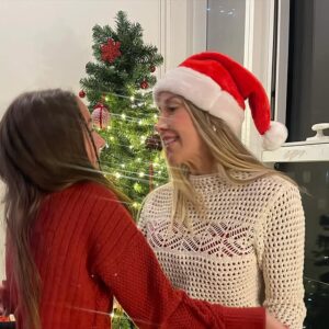 Yelena Maciel Instagram - 🎄 have a holly jolly christmas 🎄