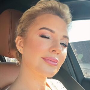 Yeliz Doğramacılar Instagram - Hayat sadece anlardan ibaret…🍂🤎🍁☀️