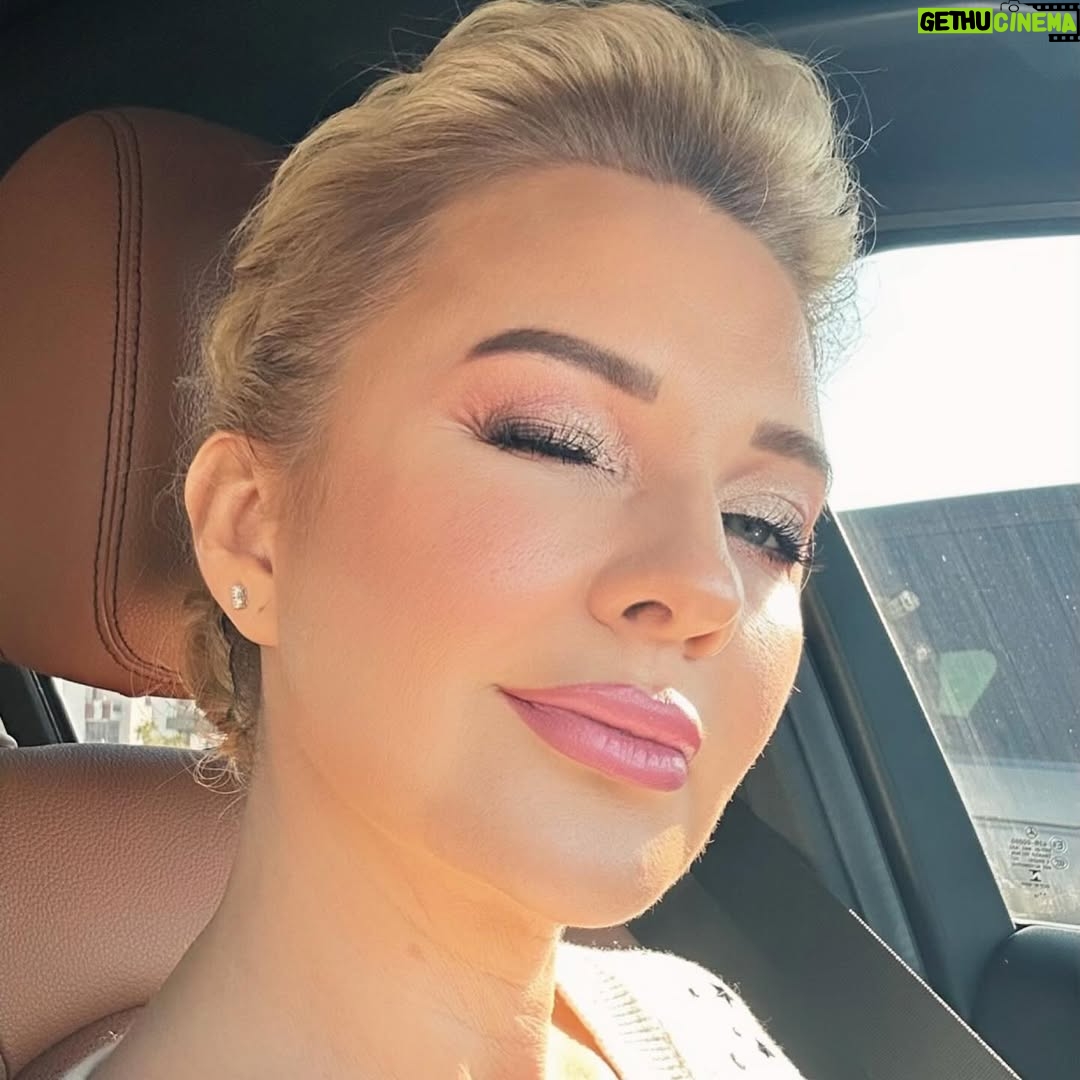 Yeliz Doğramacılar - 11.7K Likes - Hayat sadece anlardan ibaret…🍂🤎🍁☀️