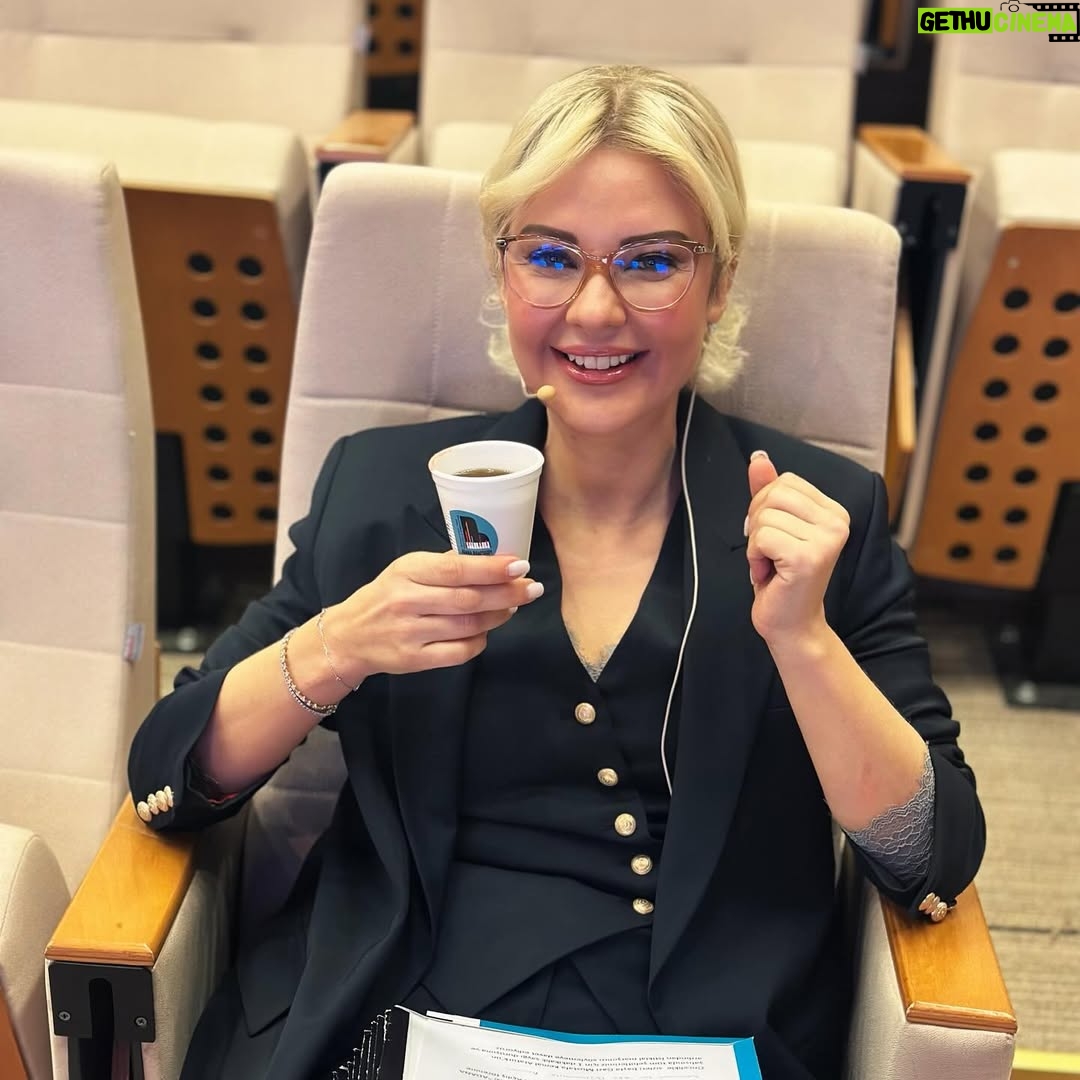 Yeliz Doğramacılar - 11.7K Likes - Hayat sadece anlardan ibaret…🍂🤎🍁☀️