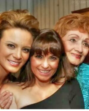 Yolanda Ventura Instagram - Nosotras … MUJERES 💜💜💜💛💜💜💜 #yolandaventura #fichaamarilla #mujer #diadelamujer #8M
