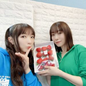 Yui Horie Instagram - .
今日はHappy Birthday わたしたちの初めてのイベントでした♪
遊びに来て下さったみな様、応援して下さったみな様、本当にありがとうございます！

写真は浅野さんと私といちご🍓

浅野さんと私とカツサンド（笑）

楽しかったです！