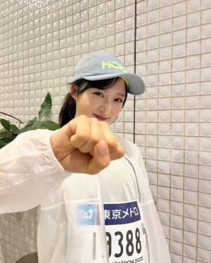 Yui Oguri Instagram - 東京マラソン42.195キロ
完走しました！！🏃‍♀️💨❤️‍🔥
サンデーPUSHスポーツさんに後押しして頂き、素敵なスタッフさんに恵まれて、本当に心強い中川修二さんがサポートしてくださり、家族やスタッフさんメンバーの応援があったり、沿道ではファンの方が旗や団扇や声掛けで応援してくれたり、私のファンじゃない方も笑顔で応援してくれて、
それが本当に力とエネルギーになりました

お家から応援してくれた方々のメッセージも届いてました！

"笑顔"で走り切ることで
どこかの"誰かの力""勇気"になればいいなと
思いながら走りました

私自身、人の温かみと応援の力を感じて
"アイドルだって強いんだぞ"と
伝えられたんじゃないかと思っています

本当に楽しかったです！ありがとう！

今日走られた皆さんナイスランでした！🥹👏🏻✨

#東京マラソン
#東京マラソン2025
#サンデーPUSHスポーツ