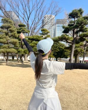 Yui Oguri Instagram - 東京マラソン42.195キロ
完走しました！！🏃‍♀️💨❤️‍🔥
サンデーPUSHスポーツさんに後押しして頂き、素敵なスタッフさんに恵まれて、本当に心強い中川修二さんがサポートしてくださり、家族やスタッフさんメンバーの応援があったり、沿道ではファンの方が旗や団扇や声掛けで応援してくれたり、私のファンじゃない方も笑顔で応援してくれて、
それが本当に力とエネルギーになりました

お家から応援してくれた方々のメッセージも届いてました！

"笑顔"で走り切ることで
どこかの"誰かの力""勇気"になればいいなと
思いながら走りました

私自身、人の温かみと応援の力を感じて
"アイドルだって強いんだぞ"と
伝えられたんじゃないかと思っています

本当に楽しかったです！ありがとう！

今日走られた皆さんナイスランでした！🥹👏🏻✨

#東京マラソン
#東京マラソン2025
#サンデーPUSHスポーツ