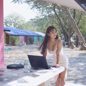 Yuka Iguchi Instagram - 🤍🤍🤍
週プレ2度目の表紙号🥹発売まであと４日！
カレンダーブック2025発売まで、あと１１日！！
そして、来週のむん（ラジオ）は久々ゲスト回！！！
月曜日はいつもたのしいがいっぱいだね！！！！！！

#みなさまなにとぞなにとぞ 
#よろしくお願いいたします
#発売記念イベントも来てね
#井口裕香カレンダーブック2025 
#オフショット写真も動画もいっぱい撮ったよ
#Ｖlog用のデジカメ買って色々撮りまくりました
#発売を記念して井口裕香遂にYouTuberデビュー！
#するつもりだったけど編集間に合わないや
#むりぽ
#ｵﾜﾀ
