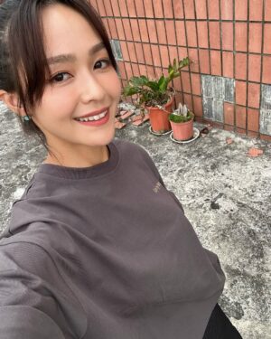 Yun Liu Instagram - ‘
春雷響起
便知道春天即將來臨

三月是春天的序曲,日光和煦,春意漸濃
是充滿希望與生機
是萬物甦醒的時節
春雷也喚醒渴望健康的能量
動起來吧

@mercci22 x @meigo.c