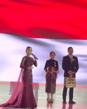 Yuni Shara Instagram - .
Terimakasih @insidesampoerna ♥️✨

@anpasuha_official @deva_dadang 
@leona.atelier @moedjenan @masnanda___ 
@irvanbandjakarta @widosound @wonty_yunishara @anisatiaradewi @looks.sandisphotoproject 

#yunishara #sampoernauntukindonesia  #170324