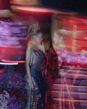 Yuni Shara Instagram - .
CNY Bank @bankmandiri 🧧✨💫

@raymondleonardofficial @rinaldyyunardi 
@moedjenan @masnanda___ @fianandhr 
@hdwmakeup18 @deva_dadang 
@looks.sandisphotoproject 

#yunishara #chinnessenewyear #mandiribank #100225