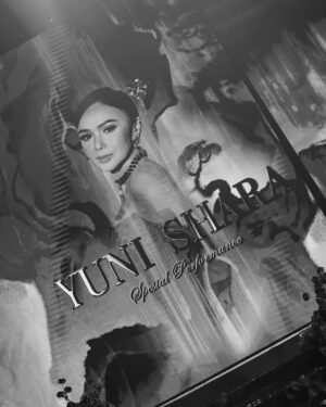 Yuni Shara Instagram - .
🌸✨💫

@anpasuha_official @deva_dadang @widosound @wonty_yunishara @irvanbandjakarta @anisatiaradewi 
@cynthiatan__ @jewelofeden 
@moedjenan @masnanda___ 
@looks.sandisphotoproject 

#yunishara #60diamondcelebration