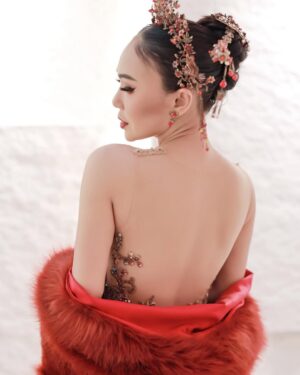 Yuni Shara Instagram - .
HSBC @hsbc_id  Chinese New Year🏮♥️✨💫

@donnykaryadi @deva_dadang 
@renee.couture @rinaldyyunardi 
@moedjenan @masnanda___ 
@widosound @wonty_yunishara 
@looks.sandisphotoproject 

#yunishara #hsbc #sincia2025
