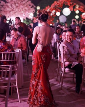 Yuni Shara Instagram - .
HSBC @hsbc_id  Chinese New Year🏮♥️✨💫

@donnykaryadi @deva_dadang 
@renee.couture @rinaldyyunardi 
@moedjenan @masnanda___ 
@widosound @wonty_yunishara 
@looks.sandisphotoproject 

#yunishara #hsbc #sincia2025
