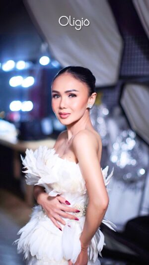 Yuni Shara Instagram - Rahasia kulit memesona Yuni Shara dengan treatment Oligio! ✨

Penasaran mengapa Yuni Shara memilih Oligio? Hasilnya cepat, efektif, aman, dan tanpa jarum suntik! Cocok untuk pria dan wanita, treatment ini memberikan efek tightening, lifting, dan brightening yang langsung terlihat pada kulit. 💜

Ingin cantik seperti @yunishara36? Coba Oligio sekarang! 💫

#Oligio #YuniShara #YuniChoice #YuniSharaChoice #MonopolarRF #AntiAgingSolution #OligioIndonesia #LiftedSkin #GlowingSkin #AestheticCare #CantikAlami #SlowAgingSolution #LiftedEra #BestVersionOfYou