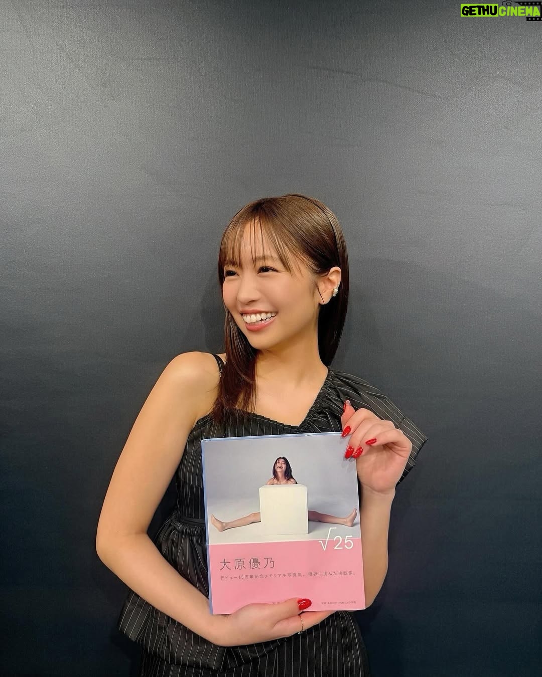 Yuno Ohara - 26.9K Likes - ㅤㅤㅤㅤㅤㅤㅤㅤㅤㅤㅤㅤㅤ
4th写真集『√25』
本日発売となりました☺︎
自分の限界に挑んだ
思い入れの強い、大事な1冊です。
これまでのルート、
そしてこれからを感じていただける
写真集になっていると思います。
そして、発売イベントにお越しくださった皆さま
ありがとうございました📘🩵
頂いたお言葉や笑顔が、励みになります。
残すは、大阪、名古屋、福岡、オンライン❕
まだまだ楽しみが続くよ〜〜🫶🏻
皆さまからどんな感想をいただけるか…
ドキドキです…ぜひ、お待ちしております…!