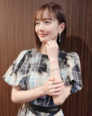Yuri Nakamura Instagram - 鬼平犯科帳アフタートークでのお衣装♡

dress @belper_official_ 
accessories @blanciris_official 

@jdigk_partners 
@mikuogawa_stylist