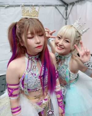 Yuria Tauchi Instagram - なっちゃんのすきなところ。

🧚‍♀️いつもニコニコ笑ってるところ。
🧚‍♀️いつでもどこでも周りを明るい気持ちにさせてくれるところ。
🧚‍♀️誰にでも分け隔てなく優しくできるところ。
🧚‍♀️ありがとうとごめんなさいが言えるところ。
🧚‍♀️なんかずーっと喋ってるところ。

🧚‍♀️たむが泣いてると隣でうるさくして笑わせてくれるところ。
🧚‍♀️たむが病んでると「たむちゃんをいじめる奴は誰？！」って怒ってくれるところ。
🧚‍♀️褒め上手なところ。
🧚‍♀️夢をいっぱい持ってるところ。
🧚‍♀️その夢に向かって努力を惜しまないところ。

🧚‍♀️人をよく見て観察分析しているところ。
🧚‍♀️よってモノマネが異常に上手いところ。
🧚‍♀️おバカだけど地頭がいいところ。
🧚‍♀️意外と色んなことをめちゃくちゃ考えてるところ。
🧚‍♀️なっちゃんに相談すると絶対にいいアドバイスと答えを教えてくれるところ。

🧚‍♀️リングでの動きがはやすぎて見えないところ。
🧚‍♀️連携になるとたむの速さに合わせてくれる優しいところ。
🧚‍♀️とんでもない身体能力。
🧚‍♀️なのにたまに跳ね起き失敗して誤魔化してることろ。
🧚‍♀️殺人冠先割。

🧚‍♀️ファッションセンスが良くて色んな服装を楽しんでるところ。
🧚‍♀️美容の達人。
🧚‍♀️よいコスメ見つけるとすぐ教えてくれるところ。
🧚‍♀️よい美容院もすぐ教えてくれるところ。
🧚‍♀️プレゼントのセンスがいいところ。

🧚‍♀️腹筋バキバキ。
🧚‍♀️背中もバッキバキ。
🧚‍♀️かわいい。
🧚‍♀️いつもばいぽいって言ってくれる。
🧚‍♀️ばいぽいが何なのか一生教えてくれない。