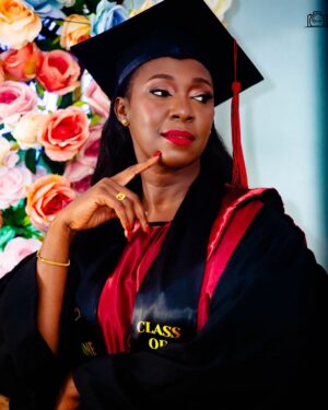 Yvonne Cherrie Instagram - Walisema nimeshazeeka kwanini nirudi shule? Kufanya nini? Na wengine walinicheka sana kuniona naingia darasani na hawakuamini kwenye dhana ya kuanza upya. But today, I proudly graduate in Business and Project Management as the eldest in my class na NIMEBUTUA hasa ( BEST PERFORMING GRADUANT). Huu ni ushuhuda wa uvumillivu, ujasiri na uthubutu. This MILESTONE proves it’s never too late to achieve your dreams, na unajua nini? This is only the beginning. Tunaendelea hakuna kurudi nyuma. Stay tuned, greater things are on the way!
#bikizeekarudishule
#GraduationDay #BusinessAndProjectManagement #FirstClassGPA #NeverTooLate #BreakingBarriers #NewBeginnings”