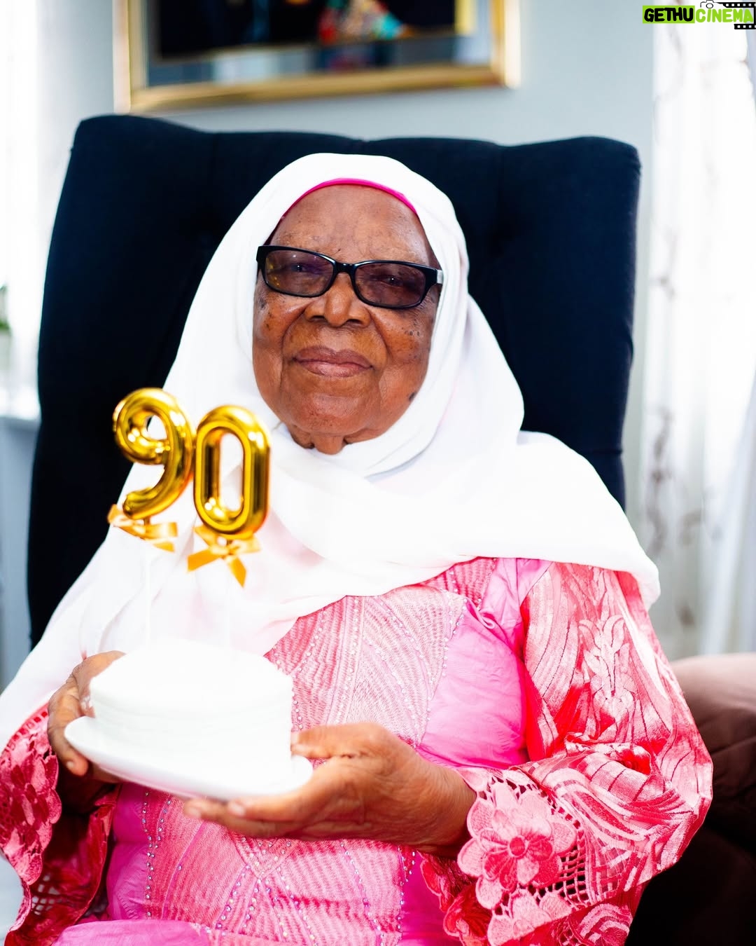 Yvonne Cherrie - 23.6K Likes - Tunasherehekea miaka 90 ya upendo, hekima, na baraka pamoja na Bibi yetu mpendwa! Nguvu zako, upole wako, na upendo wako usioyumba vimekuwa msingi wa familia yetu. Tunakusherehekea kwa safari yako ya maisha na kwa kugusa maisha ya wengi. Heri ya miaka 90 ya kuzaliwa, Bibi.
Tunakupenda sana.
#mzaramowakishua