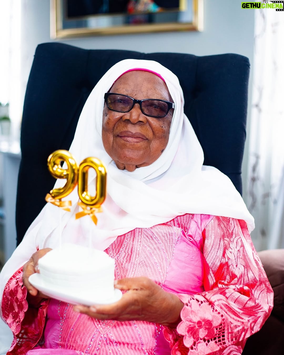 Yvonne Cherrie - 23.6K Likes - Tunasherehekea miaka 90 ya upendo, hekima, na baraka pamoja na Bibi yetu mpendwa! Nguvu zako, upole wako, na upendo wako usioyumba vimekuwa msingi wa familia yetu. Tunakusherehekea kwa safari yako ya maisha na kwa kugusa maisha ya wengi. Heri ya miaka 90 ya kuzaliwa, Bibi.
Tunakupenda sana.
#mzaramowakishua